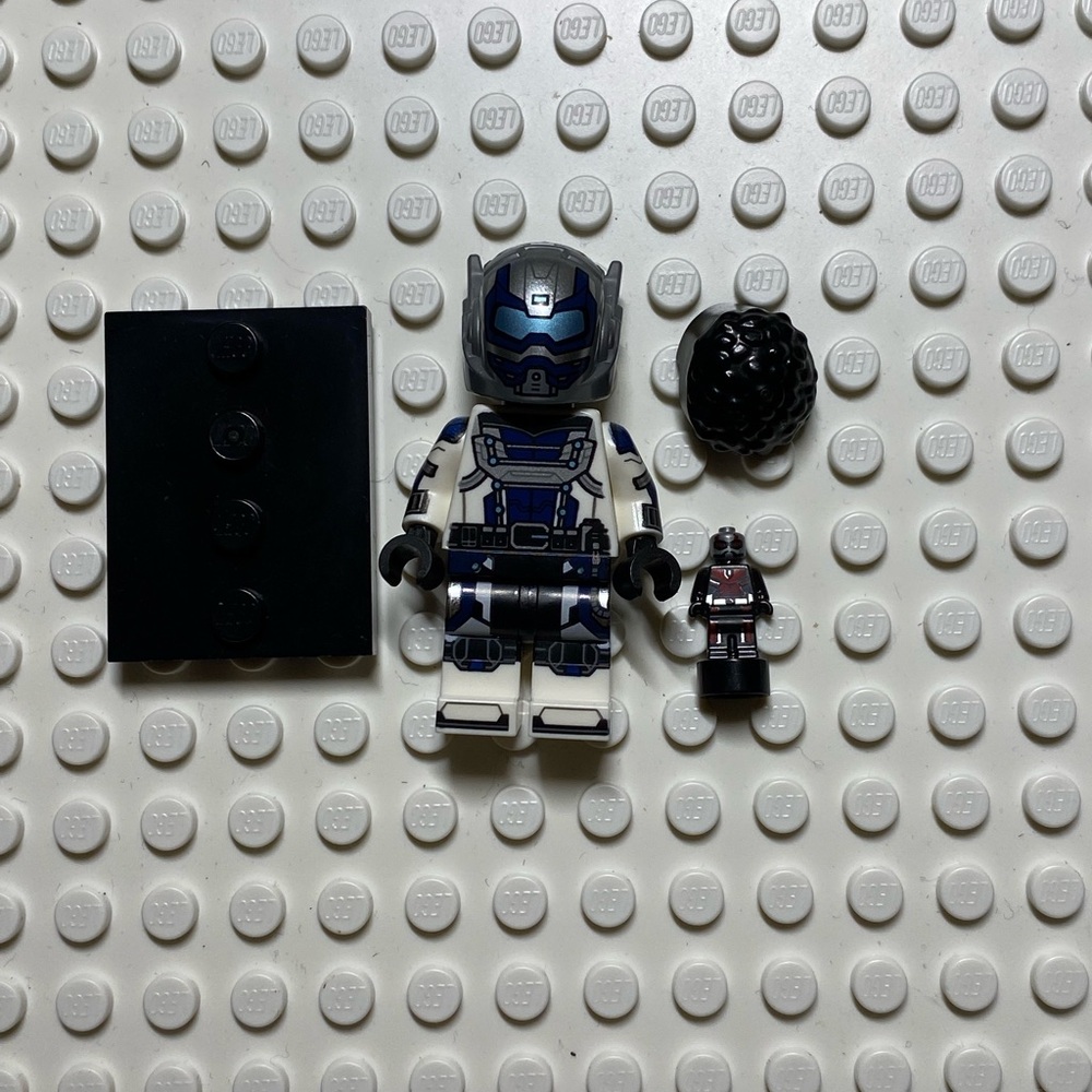 LEGO Marvel Studios Minifigure Series 2 CMF with Accessories